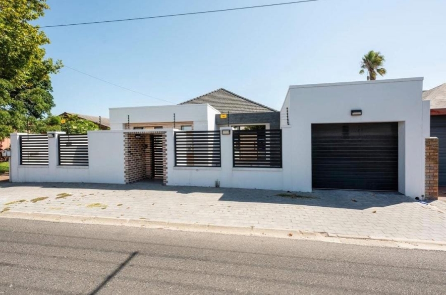 3 Bedroom Property for Sale in Lansdowne Western Cape